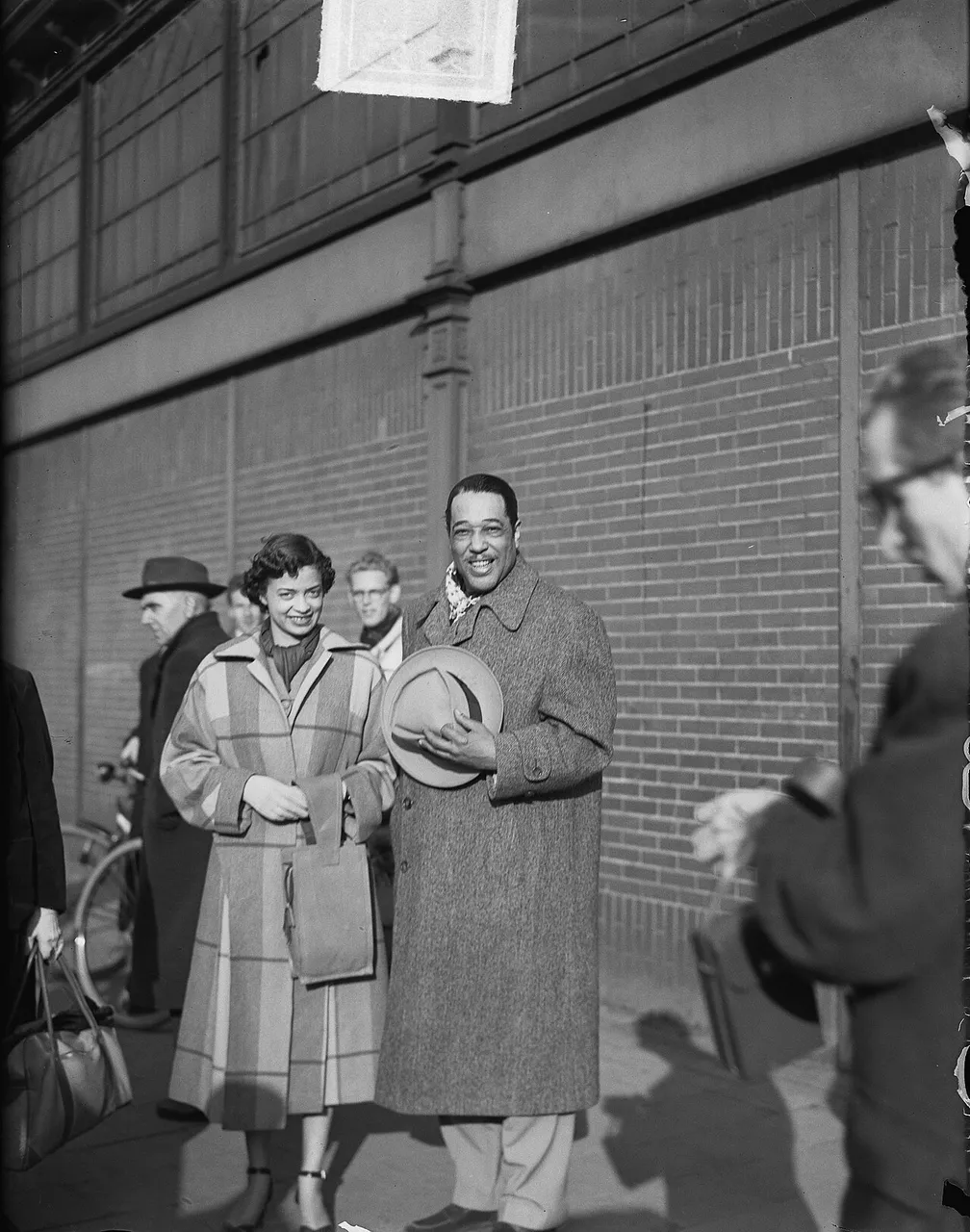 With Kay Davis, the band’s singer, on tour in the Netherlands, April 1950. Nationaal Archief