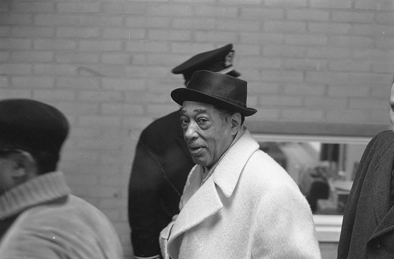 Arriving at Schiphol for concerts in The Hague and Amsterdam, February 1963. Nationaal Archief