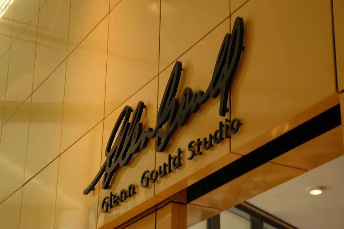 The Glenn Gould Studio, CBC Building, Toronto, 2005. mtsrs, CC BY 2.0