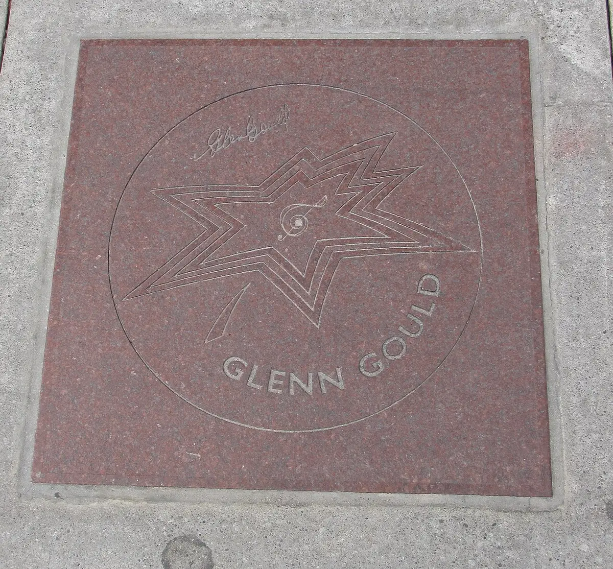His star on Canada’s Walk of Fame, Toronto. Tabercil, CC BY-SA 3.0